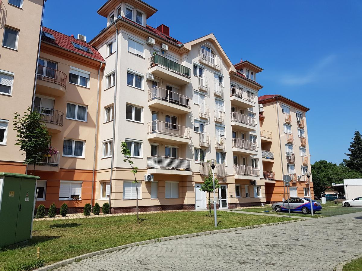 Gina Apartman Apartment Debrecen Exterior photo